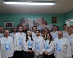 Кити, пінгвіни та баклани: українські полярники показали свої антарктичні вишиванки