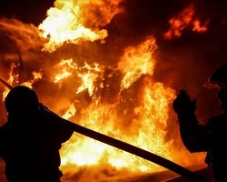 РФ атакувала енергооб'єкти в Кременчуцькому районі: спалахнули масштабні пожежі (фото)