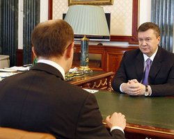 Яценюк гарантировал Януковичу безопасность в тюремной камере 