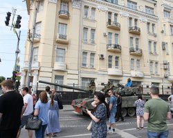 Не выйдут с каникул: в РФ закрыли цирк, в воротах которого застрял танк ЧВК "Вагнер" (фото)