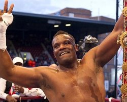 Владимир Кличко подписал контракт на бой с Чизорой