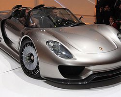 Гибридный спорткар Porsche 918 Spyder будет серийным