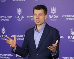 Гончаренко опубликовал фото с военными во время воздушной тревоги