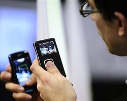 Во втором квартале мобильный телефон купил каждый 15-й житель планеты - исследование