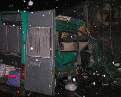 В Ровенской области автобус врезался в грузовик. Погибли 3 человека