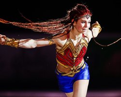 В образе чудо-женщины. Трусова триумфально вернулась, хотя обещала не выходить на лед (видео)