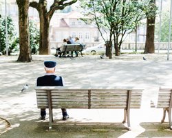 Дополнительные выплаты пенсионерам во время войны: как получить