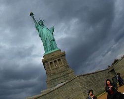 Спор Обамы с Конгрессом угрожает пандам, паркам и статуе Свободы