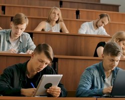 Отчислено уже 50 тысяч студентов: какие лазейки позволяли украинцам избегать мобилизации