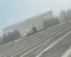 Біля будівлі Херсонської ОДА з'явився прапор України (фото)