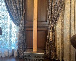 Слитки золота, парики и сауна: росСМИ показали кадры обыска особняка и офиса Пригожина (фото)