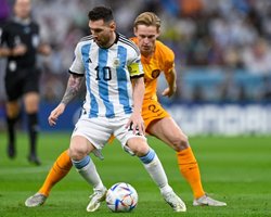 Гол на последних секундах и оскорбления Месси: Аргентина обыграла Нидерланды на ЧМ-2022 (видео)