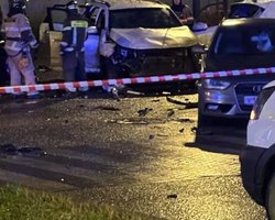 "Не может встать": в Москве снова взорвали авто рядом с отделением полиции, есть пострадавшие (видео)