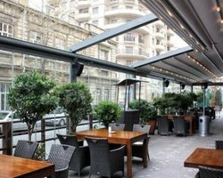 Заказы будут выдавать дистанционно: КГГА назвала условия работы летних площадок кафе