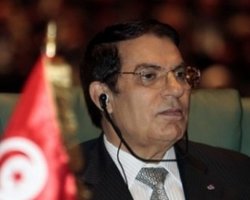 В столице Туниса слышна стрельба из автоматов