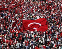 В Стамбуле прошел многотысячный митинг в поддержку демократии