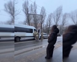 Забрызгали водителя маршрутки газом: в Днепре сотрудникам ТЦК выдвинули подозрение в хулиганстве