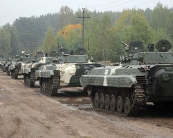 Беларусь перебросила к границе с Украиной вертолеты, штурмовики, танки и ЗРК, — расследователи (инфографика)