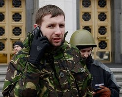 Парасюк призвал оставшихся на Майдане активистов разъезжаться