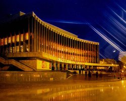 Продажи на концерты в связи с военным положением упали на треть - эксперт