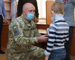 Крушение самолета под Чугуевом: семерых членов экипажа наградили посмертно