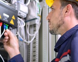 Підключити "безперебійний" інтернет в Україні стало складніше: скільки потрібно чекати