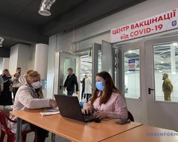 На выходных по Украине будут работать 35 центров вакцинации от COVID-19: список городов