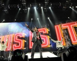 Фильм о Майкле Джексоне собрал 2,2 млн долл за первый день проката