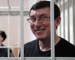 Батьківщина поздравила Луценко с освобождением