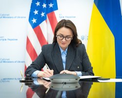 "Выгодное обоим народам": Украина и США подписали меморандум о соглашении о полезных ископаемых