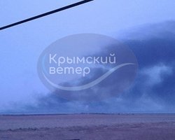 Под Севастополем прозвучали взрывы: на нефтебазе начался масштабный пожар, — соцсети (фото)