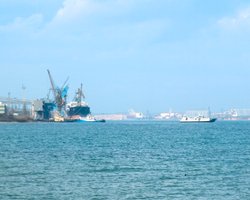 Корабль с зерном наткнулся на морскую мину в Черном море возле украинского порта, — Reuters
