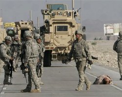 Американские военные в Афганистане уничтожают военную технику и продают как металлолом