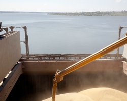 Британские самолеты защищают корабли с украинским зерном от нападения со стороны РФ, — СМИ