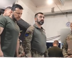 "Хочу понять проблемы": Зеленский посетил участки фронта под Соледаром и Бахмутом (видео)