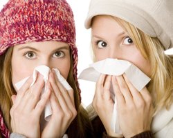 Супрун разрешила ходить в школу детям с насморком и кашлем