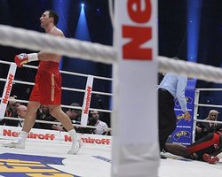 Сэмюэль Питер подписал контракт на бой с Кличко