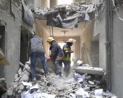 Люди застряли под завалами, есть погибшие: ГСЧС об ударе по центру Харькова (видео)