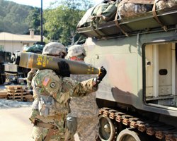 "Очень мощное оружие": Украина уже получила кассетные боеприпасы от США, — генерал ВСУ