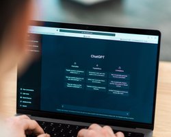 Редагували текст за допомогою ChatGPT: Чернігівський суд випадково "засвітив" ШІ у постанові (фото)