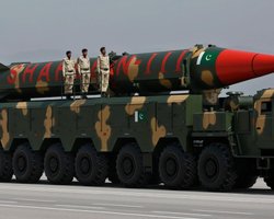 Зброя не для показу: міністр Пакистану пригрозив Індії ядерним ударом (відео)