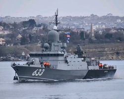 РФ вывела ракетный катер "Циклон" из Севастопольской бухты: что изменилось (спутниковые снимки)