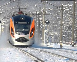 Снегопады не повлияли на движение поездов, - Укрзализныця