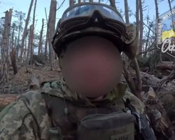 "По турнікету та бандажу на кожній нозі": поранений морпіх вистояв бій на лівому березі (відео)