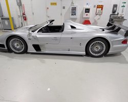 ФБР конфіскувало у відомого спортсмена рідкісний суперкар Mercedes за $13 мільйонів (фото)