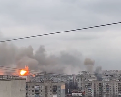 В Мариуполе силы РФ бомбят дома, университет и театр (видео)