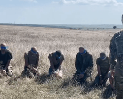 Український нардеп записав вітання до Дня Незалежності на тлі полонених солдатів ЗС РФ