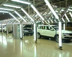 Крупный украинский автозавод превратили в центр помощи беженцам