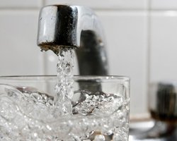 В Мариуполе двое заразились холерой, выпив воды из крана