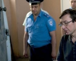 Луценко официально отказался от голодовки